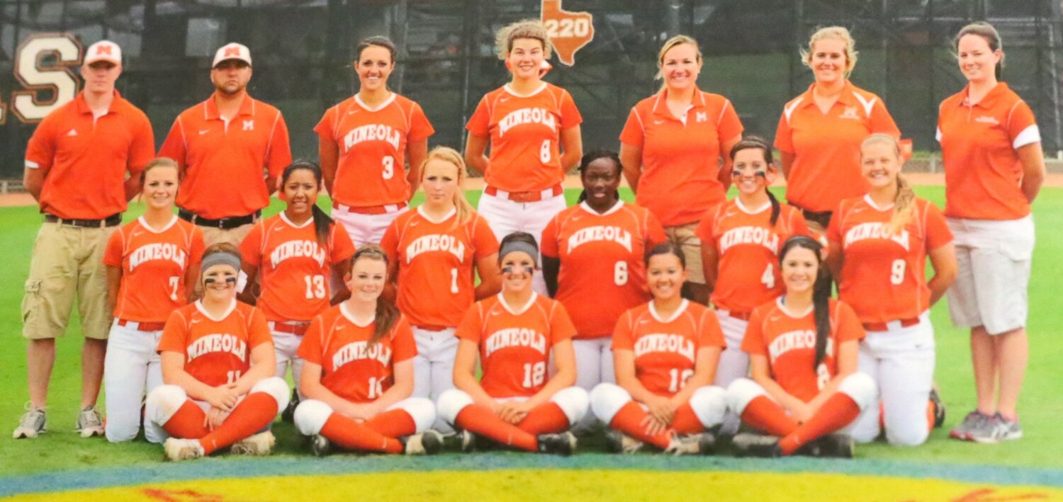 The 2013 Mineola Lady Jacket team that made the state softball finals.